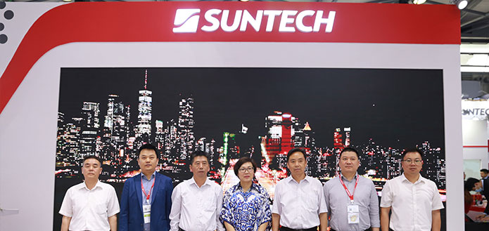 鼎力支持!安徽省滁州市凤阳县领导莅临SNEC尚德电力展台